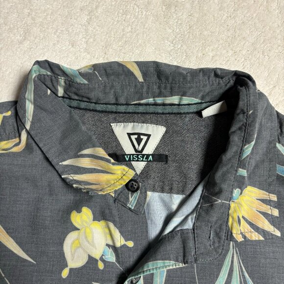 Vissla Mens Button Down Shirt Size X-Large Grey Floral Vacation Resortwear - Picture 2 of 15